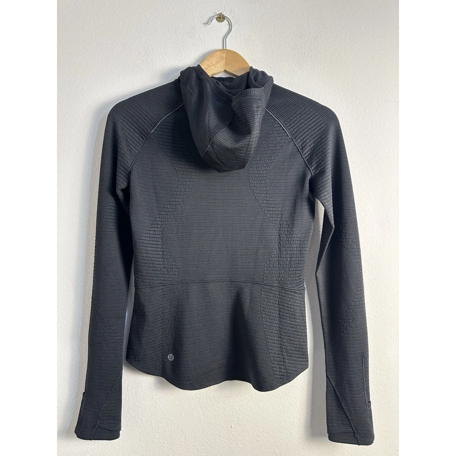 Lululemon Ventscape Hooded Balaclava Long Sleeve Size 4, Black 1/2 Zip Running - Image 2