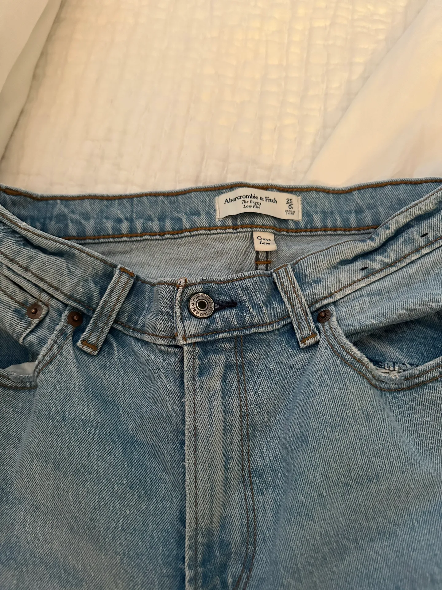 Abercrombie & Fitch The Baggy Low Rise Curve Love Denim - Image 2