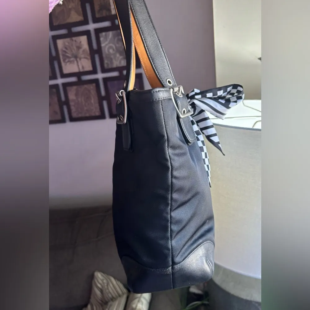 Authentic COACH 1941 (VINTAGE) leather/canvas zip top closure shoulder bag - Image 8