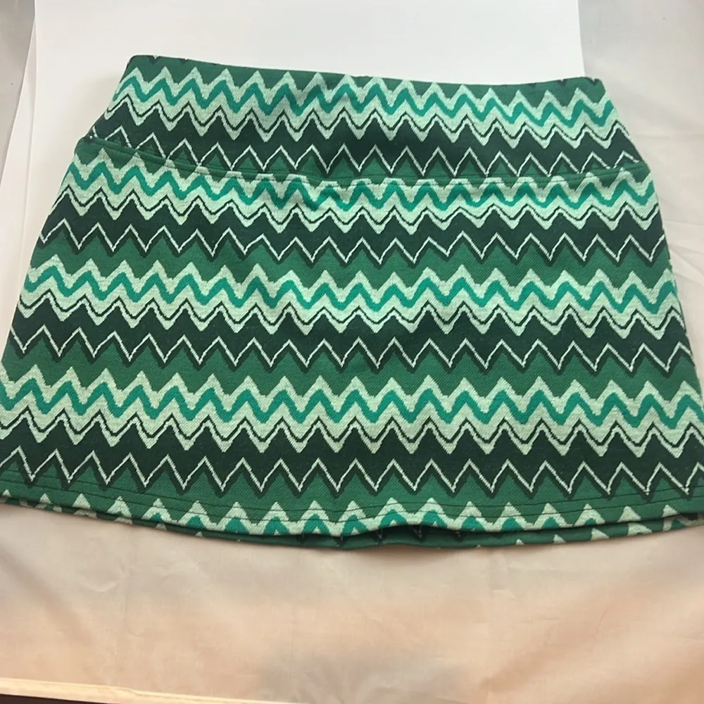 Urban Outfitters - different shades of green mini skirt. Size Small NWT - Image 2