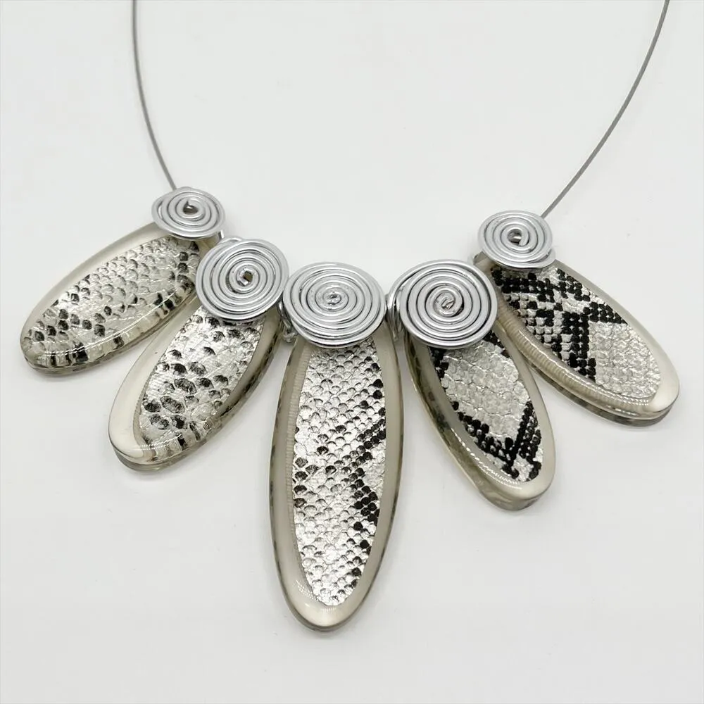 Vintage Silver Tone Wire Necklace with Snakeskin Print Animal Print Pendant - Image 2