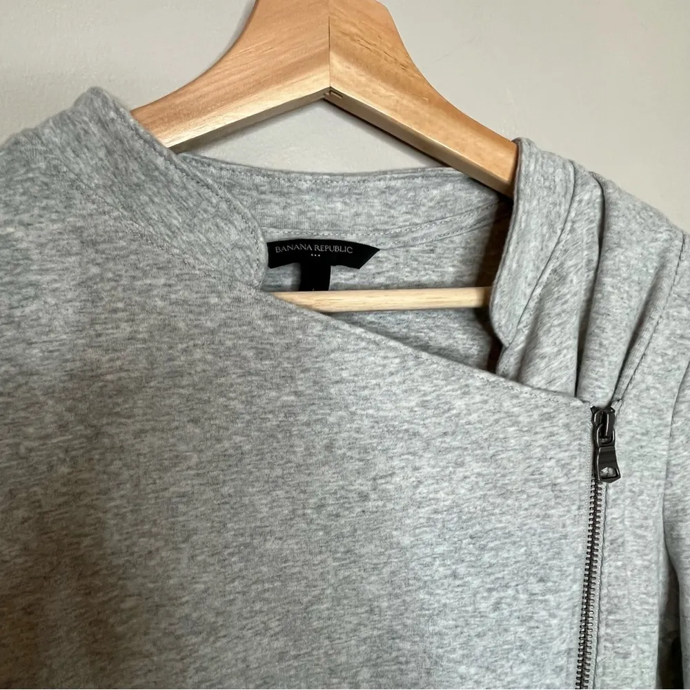 Banana Republic Asymmetrical Grey Long Sleeve Zip Fleece Jacket Size Large - Image 4