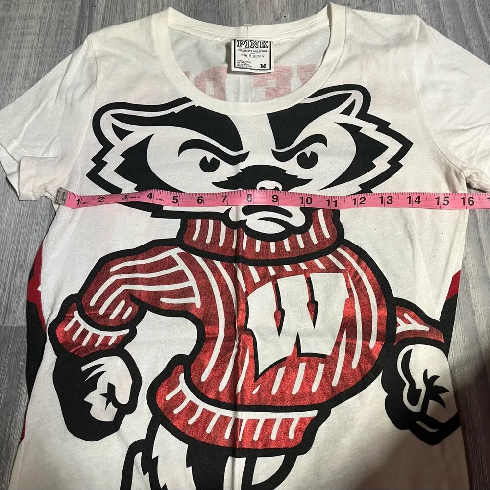 PINK Victoria’s Secret Bucky Badger UW Women's White Graphic Tee; Medium - Image 4