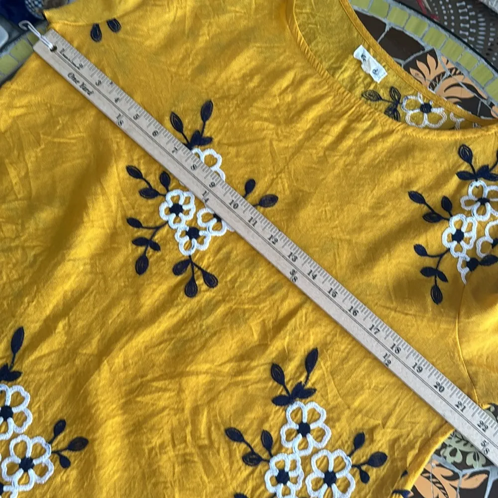 KINDRED LINEN EMBROIDERED TOP Sz: L Gold Size L - Image 2