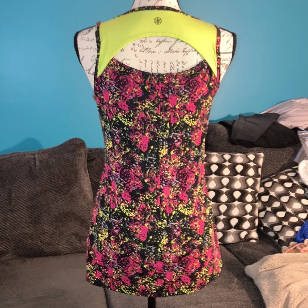 🎉4 for $20 Gaiam Yoga Tank, Medium - Image 4