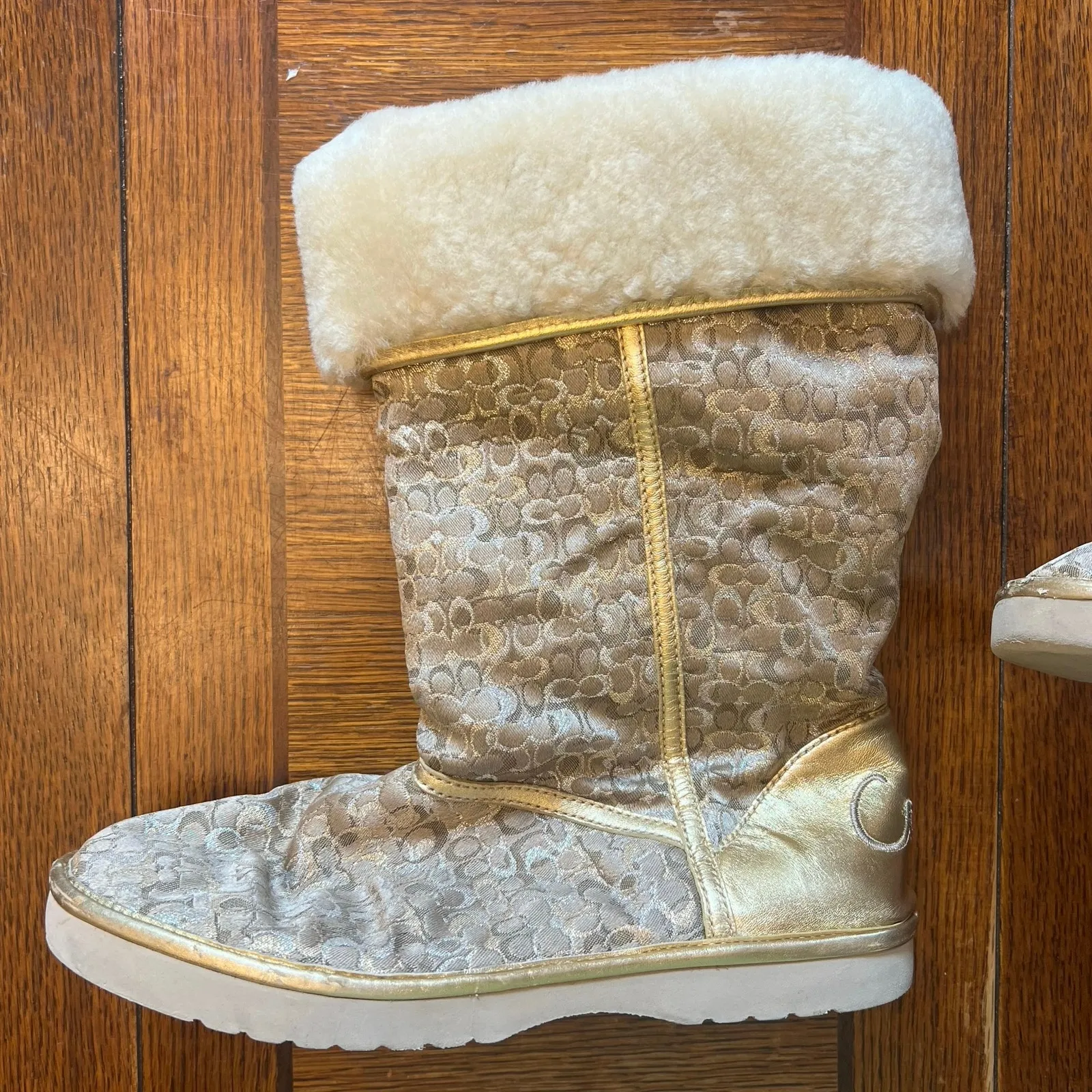 COACH Nikole Shearling Boots 8 Gold Signature Logo Winter Furry UGG Style - Image 9