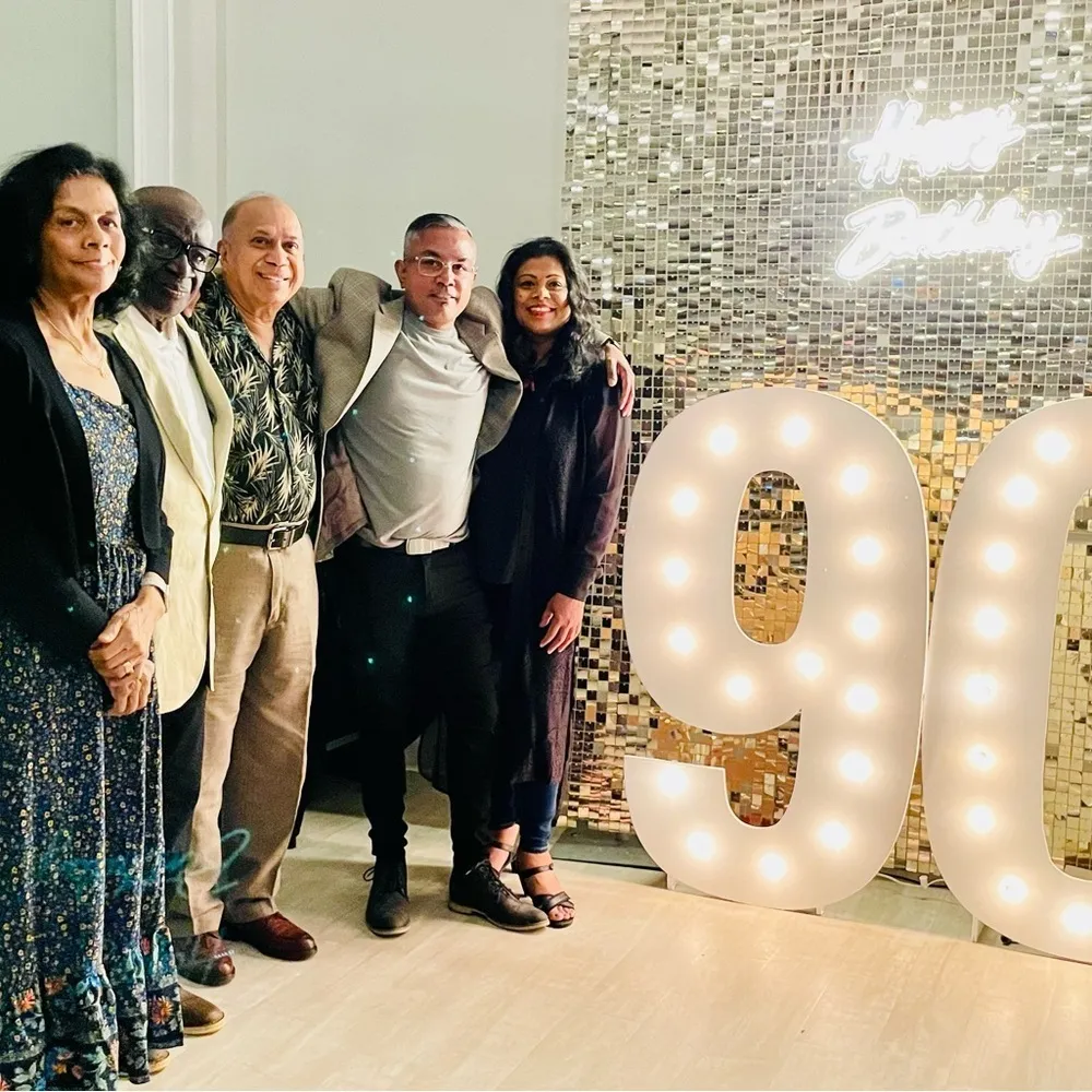 Simply Southern Corduroy Sparklebag Tote "VACAY"
Navy Blue 18.5"x11"×5" - Image 11