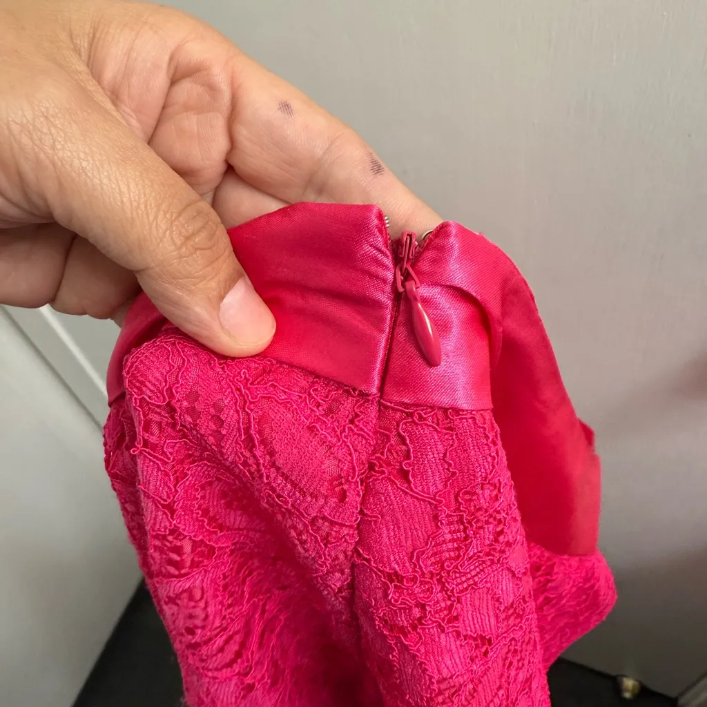 Versona accessories Elegant Pink Lace Skirt, size 8, zips on the side - Image 4