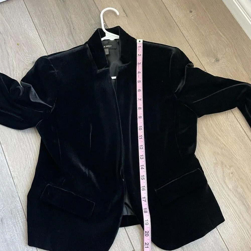 Nine west black velvet blazer hook and eye clasp size 2 - Image 4