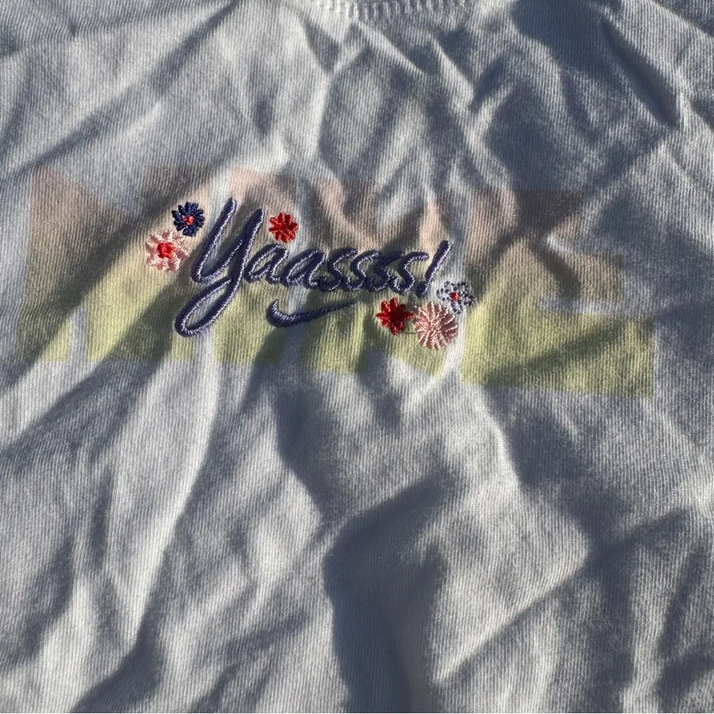 ‘Yaasss!’ Nike Tee - Image 2