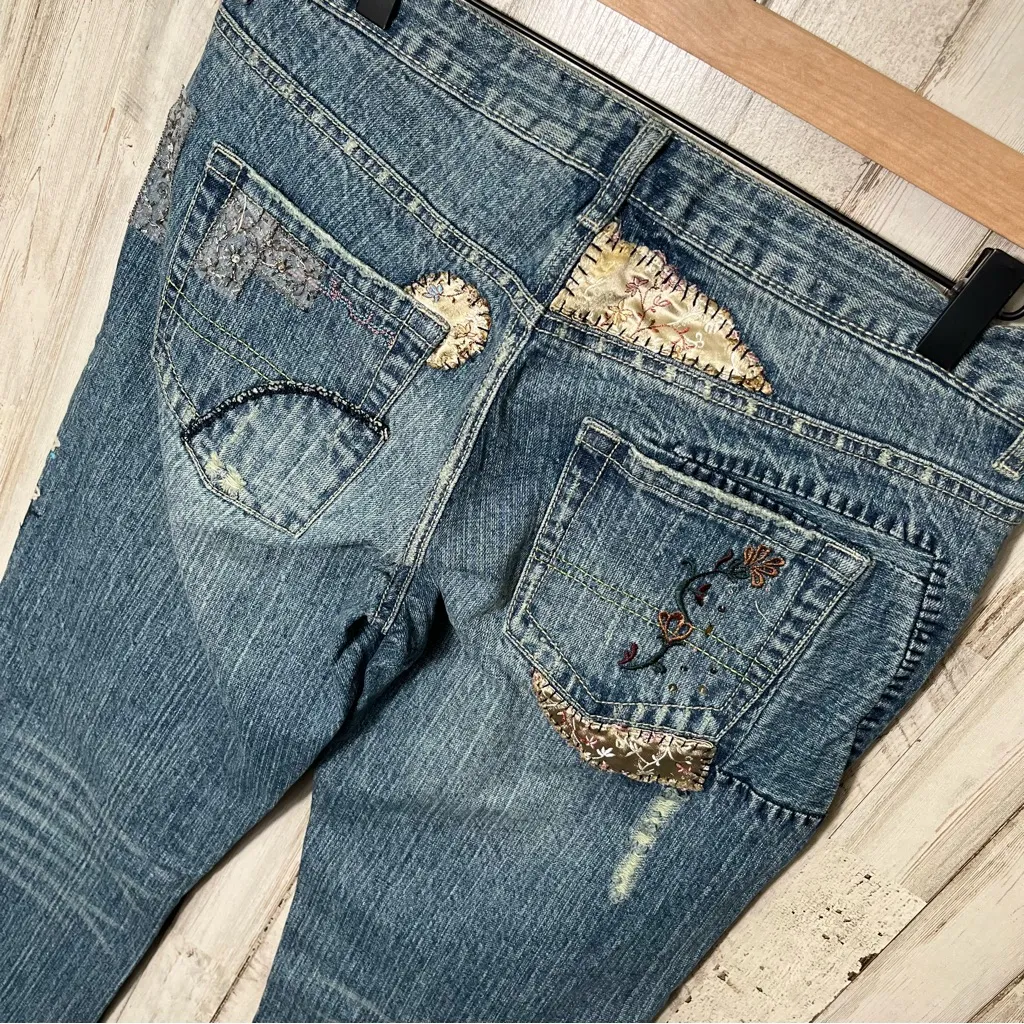 Vanilla Star Patchwork Distressed‎ Floral Flare Low Rise Jeans Womens Size 11 - Image 2