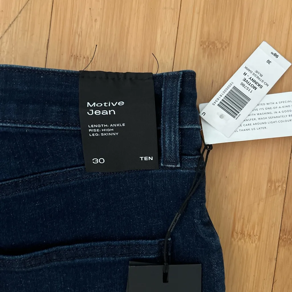 Aritzia High Rise Dark Blue Jeans - Image 5