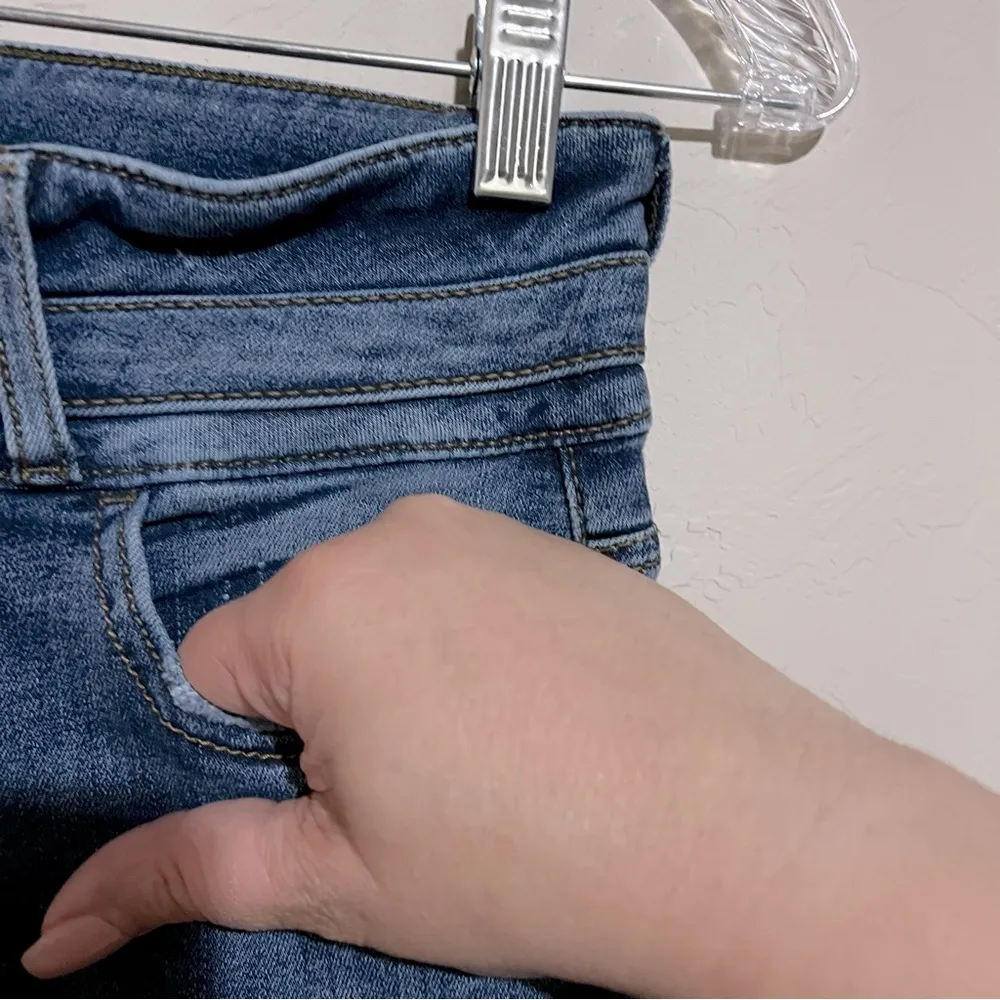 Silver Jeans Co Avery Slim Bootcut High Rise Dark Wash Two Button Denim Jeans - Image 4