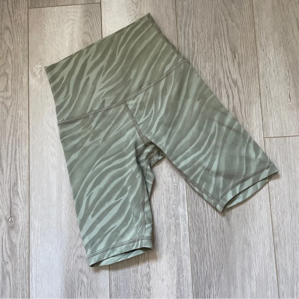 Lululemon Align Short 8" Le Tigre Camo Green Fern Multi (Size 0) workout gym - Image 2