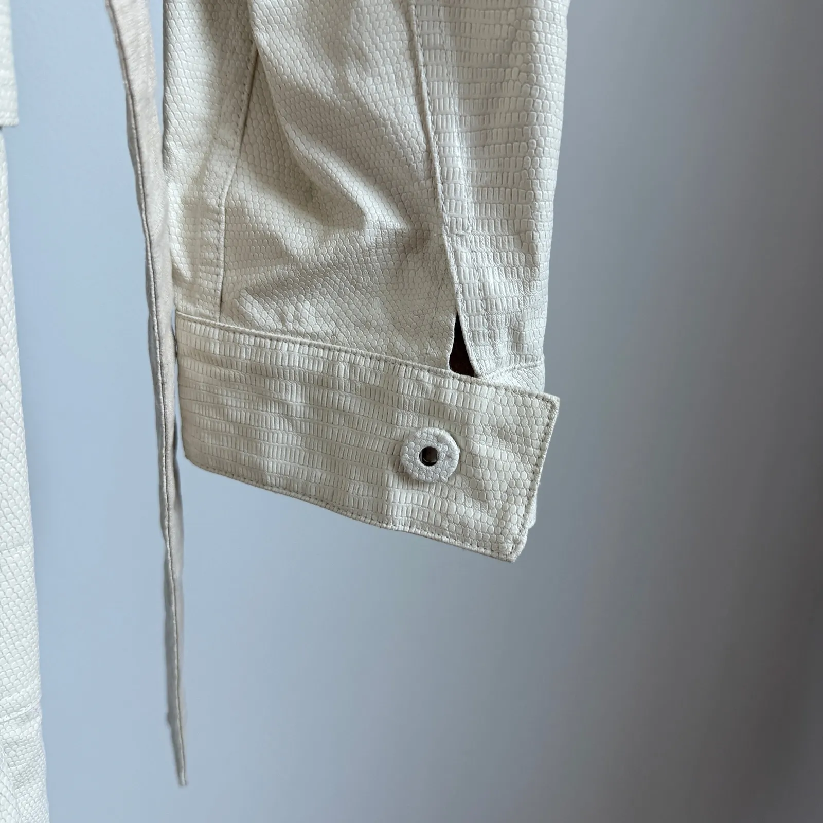 Bill‎ Blass New York Unique VTG 90s Y2K Trench Coat Size 6 Luxury Faux Leather - Image 10