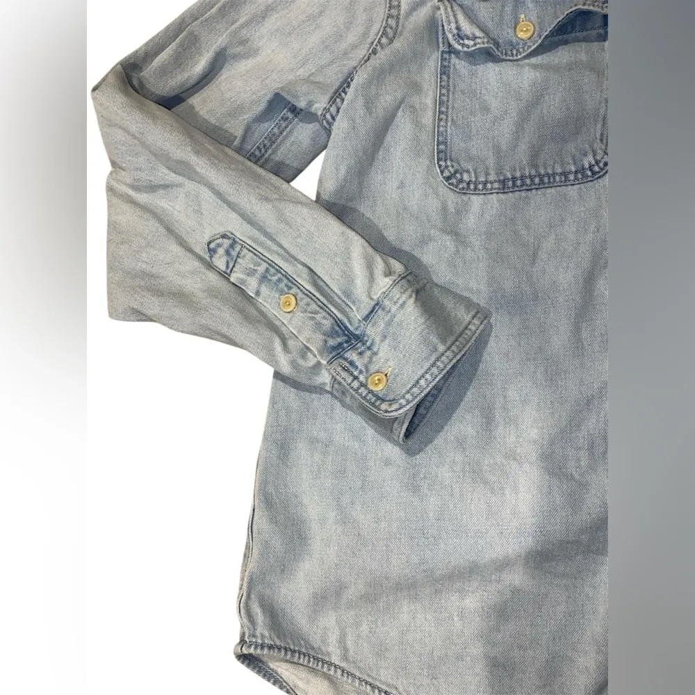 Old Navy light wash denim shacket - Image 2
