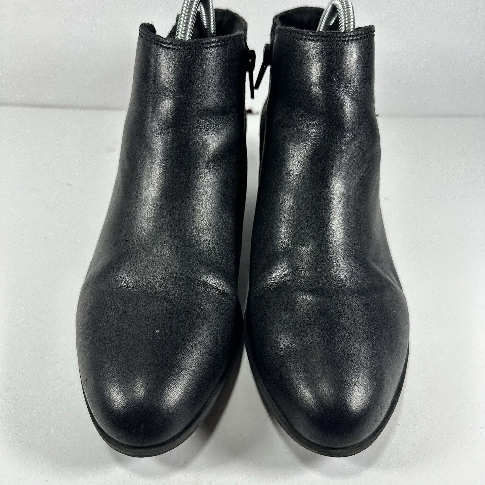 Clarks Women's Black Leather Ankle Boots Size 9.5 M Snakeskin Embossed Heel Zip - Image 3