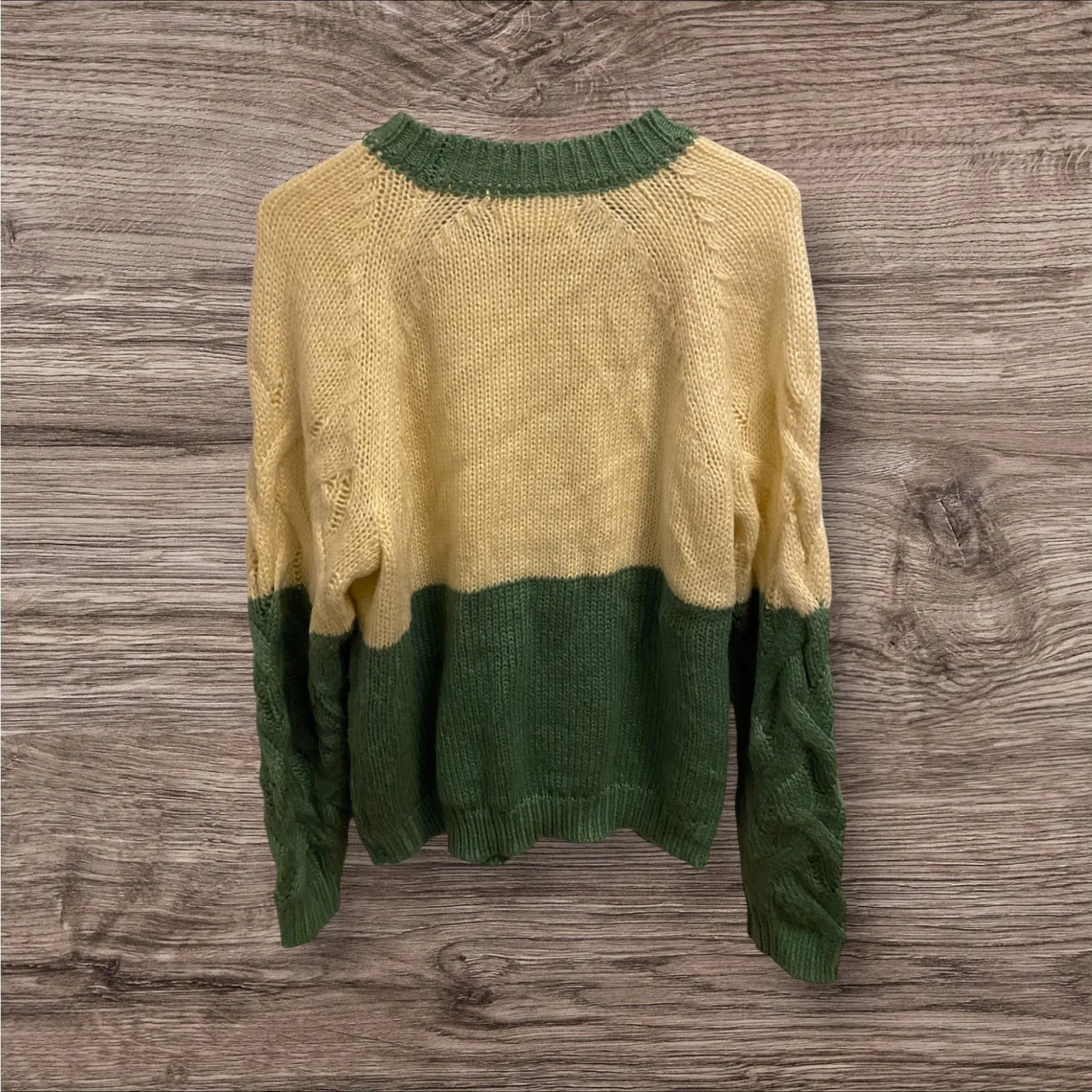 New Blank NYC Colorblock Beige Green Crewneck Cable Knit Sweater Acrylic Large - Image 2
