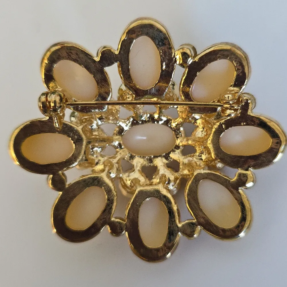 Gold Brooch Pin Silver Gold Pearls and Rhinestones - Image 5