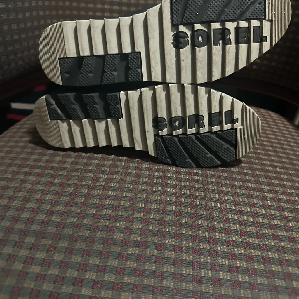 Sorel  Harlow Sherpa Ankle Boots  Size 6 - Image 4