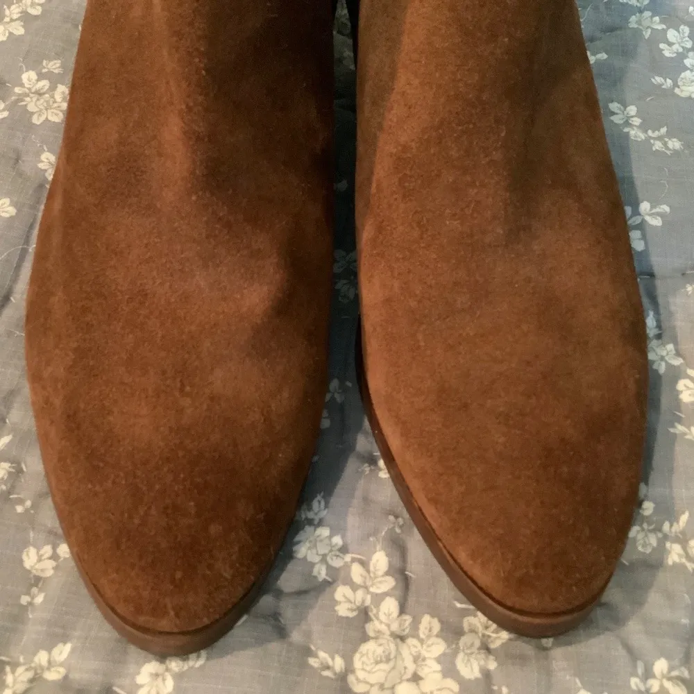 New AQUATALIA Farin Brown Suede Boots Booties Side Zip Buckle Heel Size 9 - Image 6