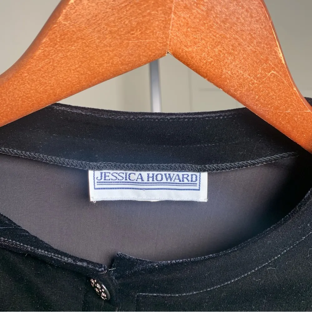 Black Velvet Long Sleeve Cropped Cardigan Sweater Size Medium - Image 9