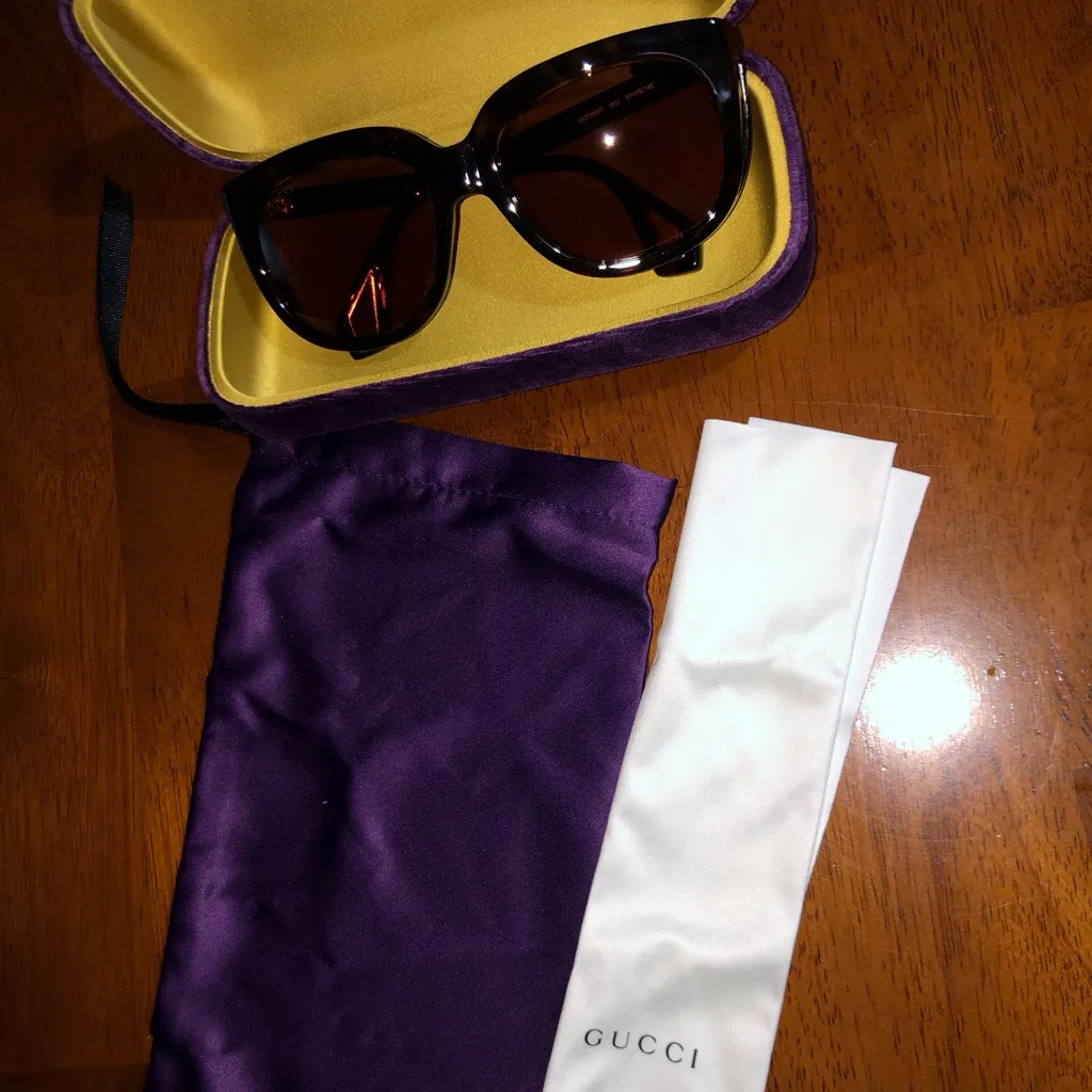 Gucci Sunglasses- Havana NEW 57 mm fashion
Authentic‎ Gucci glasses - Image 6