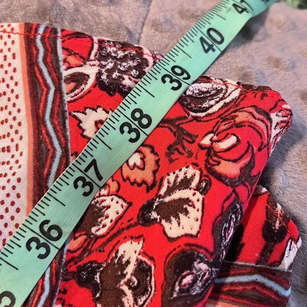 Free People size 4 shark bite hem skirt red geometric zip back pockets on side - Image 5