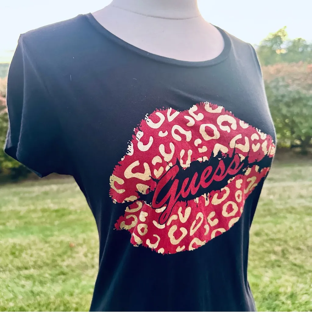 Guess Black Tee Shirt Red Lips - Image 6