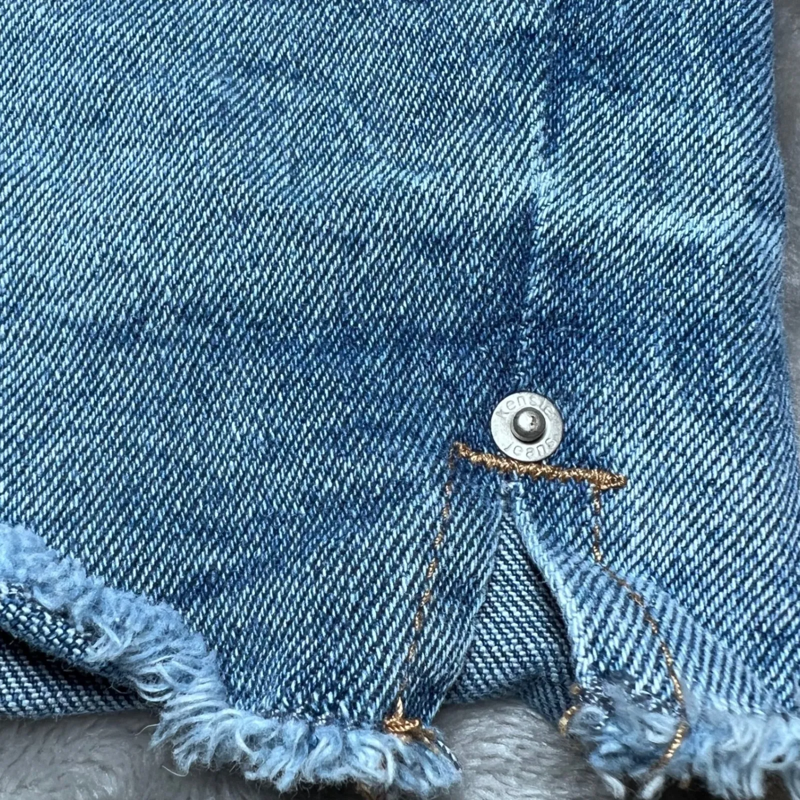 Kensie Jeans Vintage Luxe The Short Denim Shorts Womens 10/30 Distressed Raw Hem - Image 12