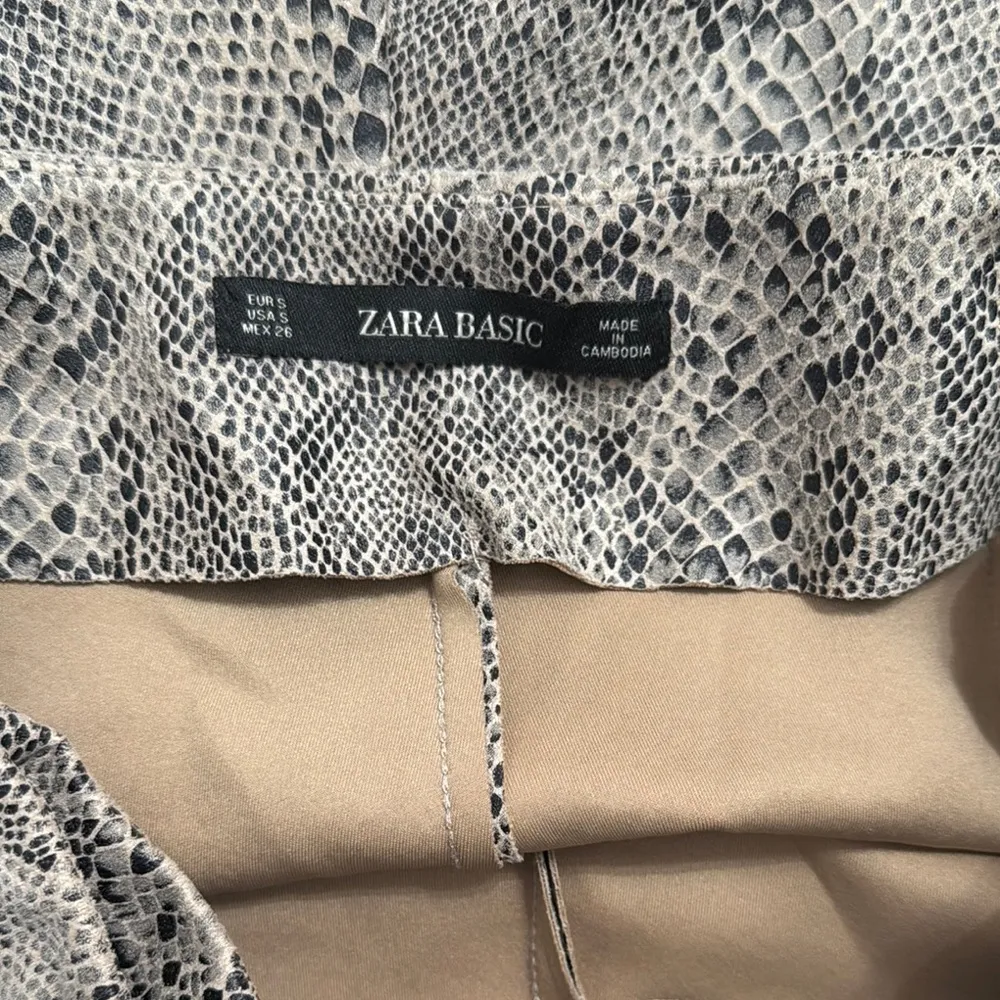 Zara Gray Snake Print Mini Skort - Image 8