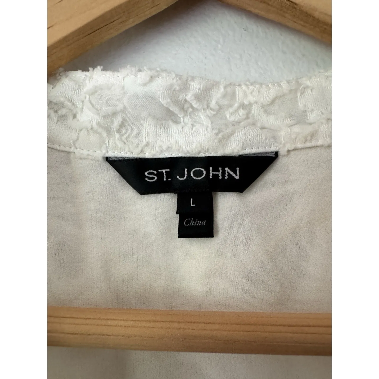 St. John Cream Textured Floral Popover V Neck Tassel Silk Lined Tunic Top Large - Image 7