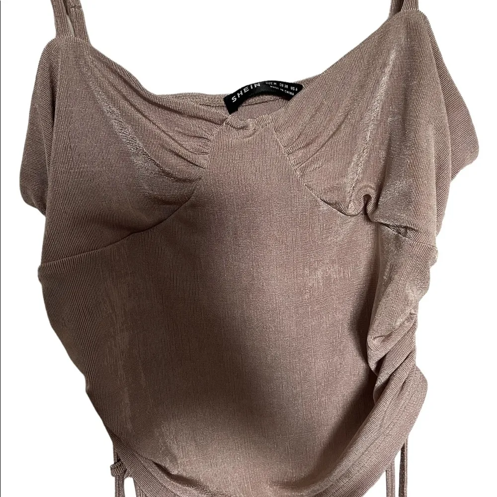 Shein beige taupe tank scrunching on the side crop tank top size medium - Image 2