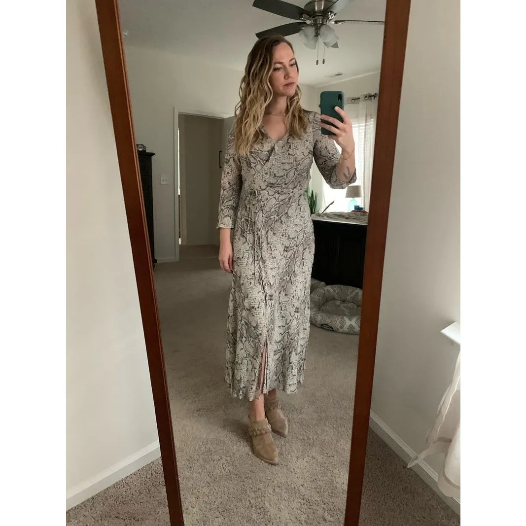 REFORMATION Grey Beige Animal Print Jaz Crepe Midi Wrap Python Snake Dress sz XS - Image 13