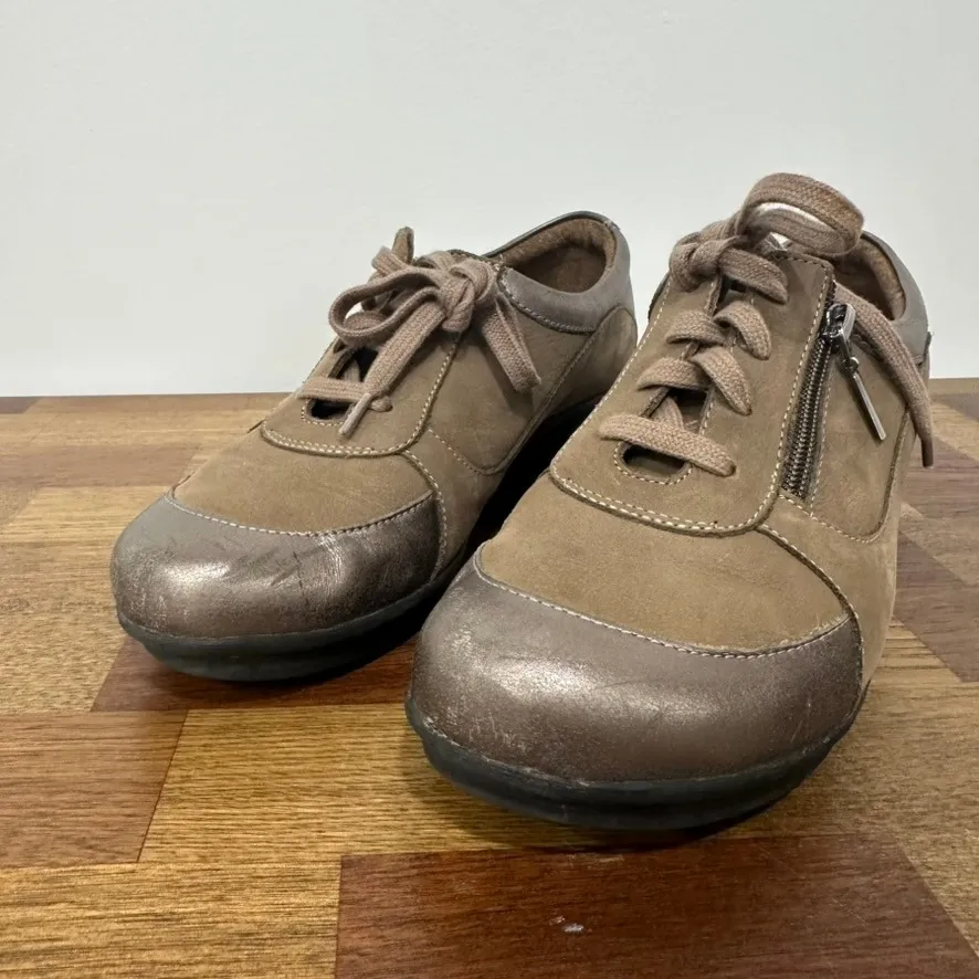 Dansko Womens Loretta Shoe 40 Brown Nubuck Leather Lace Wedge Sneaker Comfort - Image 2