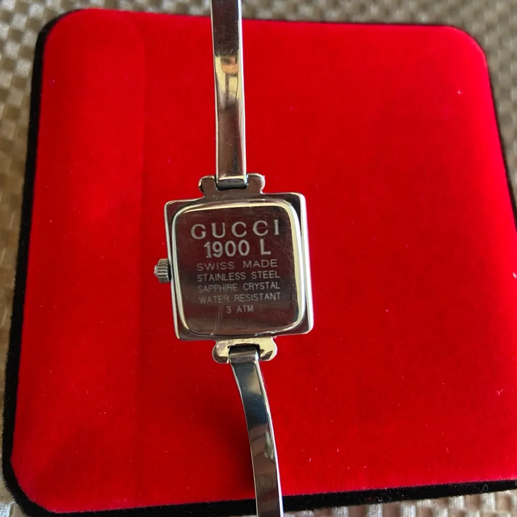 Ladies GUCCI bangle watch❤️SO CUTE❤️❤️❤️ - Image 9