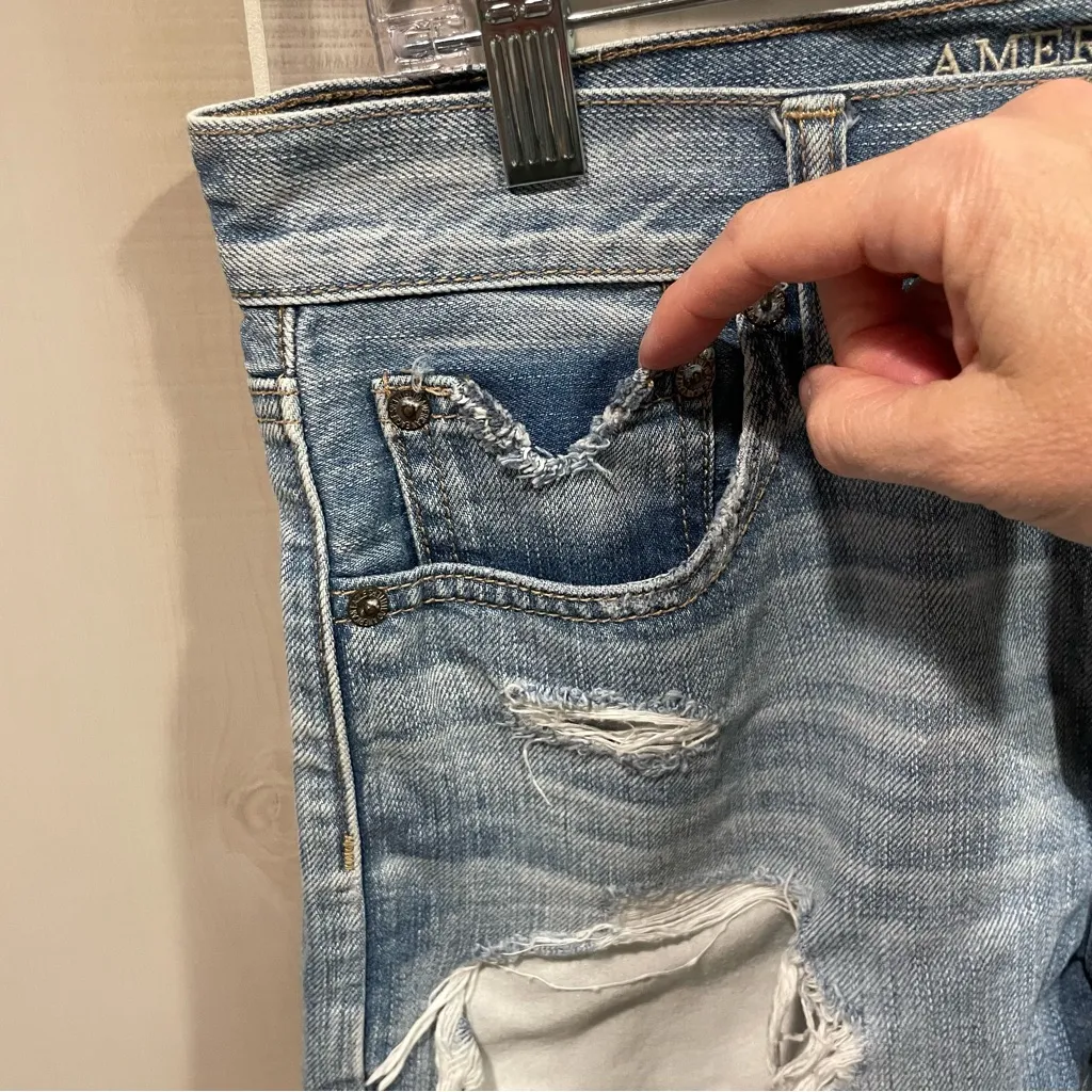 Cute American Eagle distressed vintage hi-rise shorty jean shorts pockets - Image 8