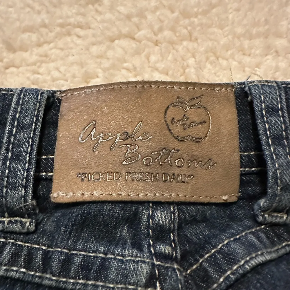 Apple Bottoms Vintage Y2K Cuffed Jeans Size 9/10 - Image 2