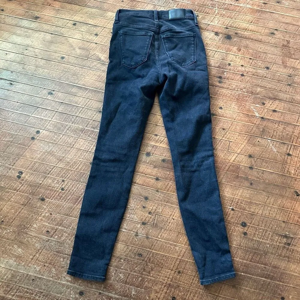 Madewell black sustainable 10” high rise skinny jeans - Image 4