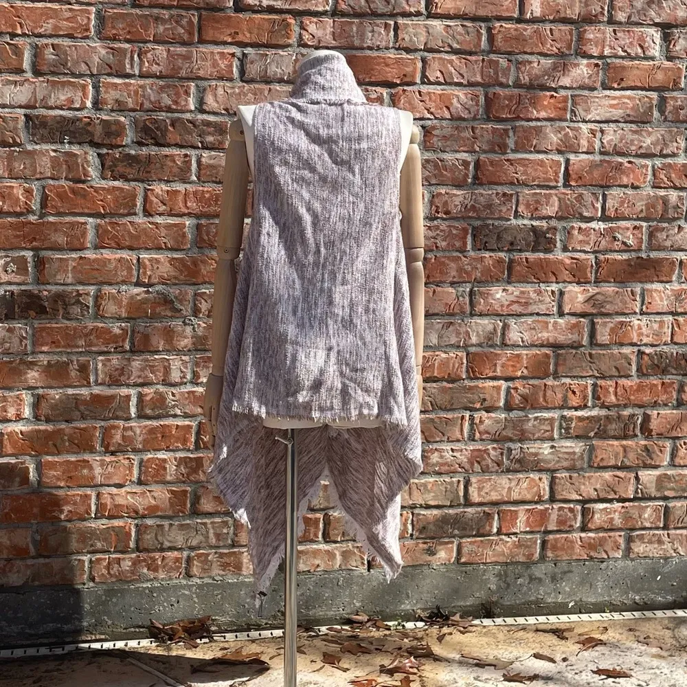 Express One Size Fits All beige cloth vest / OS / Excellent condition - Image 11