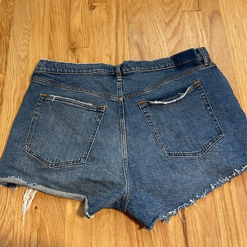 Abercrombie & Fitch Curve Love Distressed The Mom Short High Rise Sz 18/34 - Image 5
