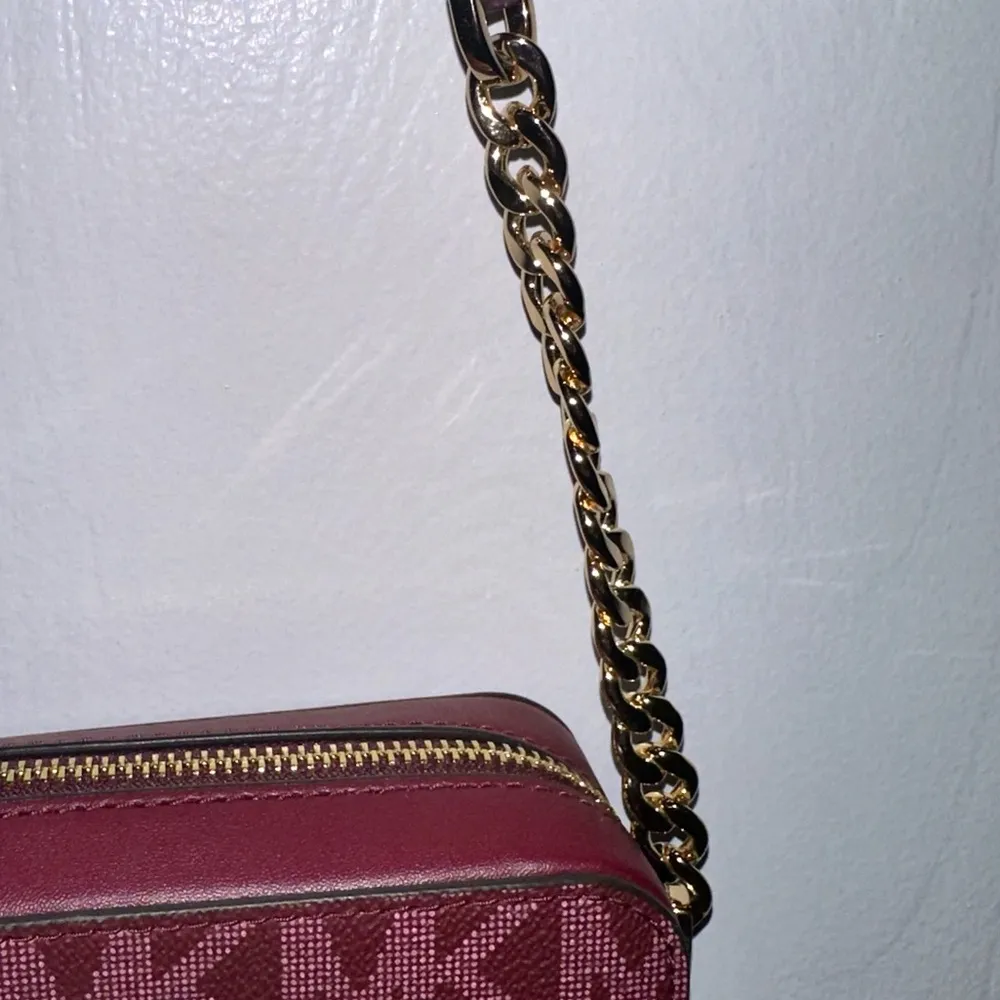 Michael by Michael Kors Jet Set Lg Crossbody in Mulberry Multi Signature Logo Pink - Image 6