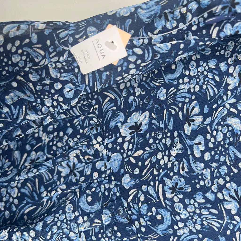 Aqua Navy and Light Blue Floral blouse size S 

with sipper on the side new - Image 5