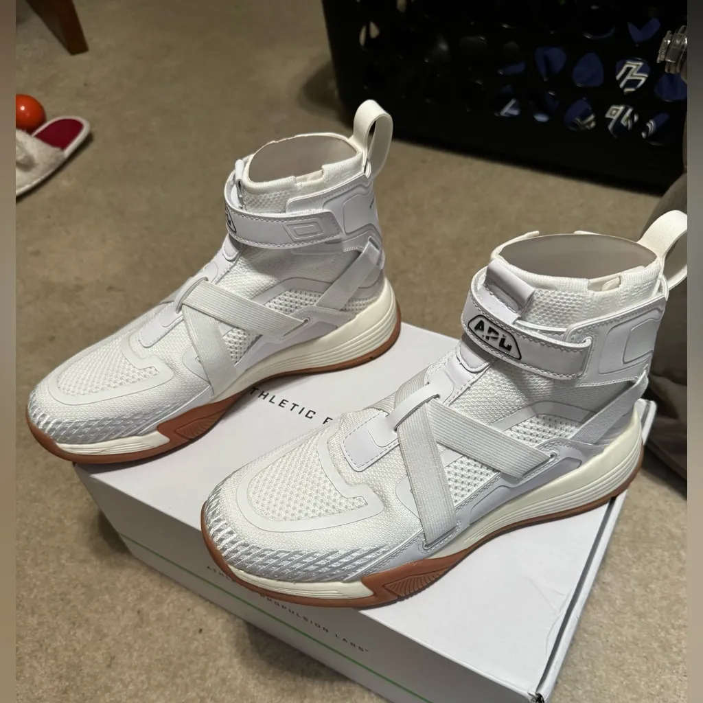 APL Super Future White Sneakers NWT 7.5 - Image 4