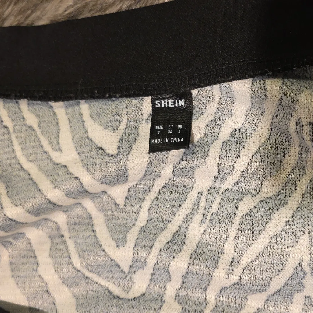 SheIn  Black and White Zebra Pattern Top - Image 4