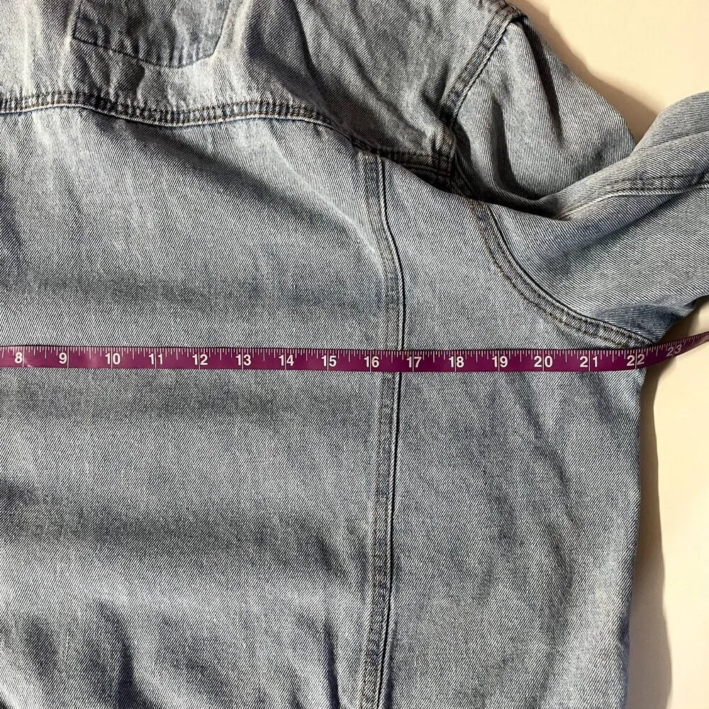 Forever 21 Light Medium Wash Oversized Denim Jacket Size L GUC - Image 6