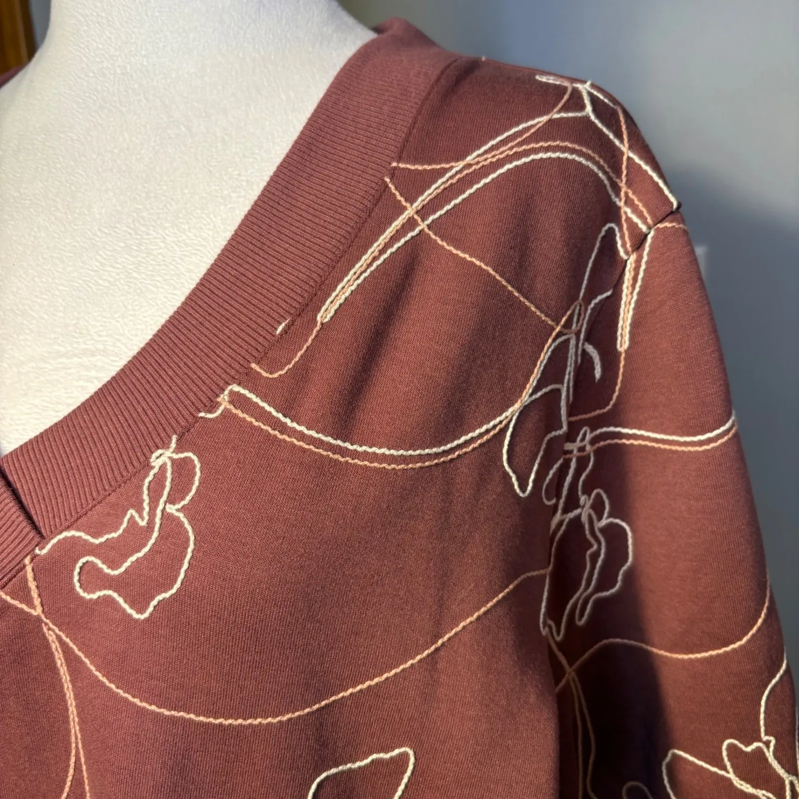 Chico's  Zenergy double knit embroidered Pullover Sweatshirt V Neck dusty rose - Image 4