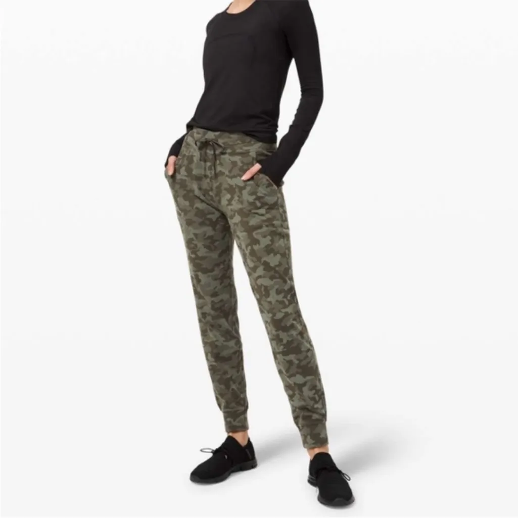Lululemon Ready to Rulu Jogger 29” in Heritage Camo Dark Olive - Size 4 - Image 3