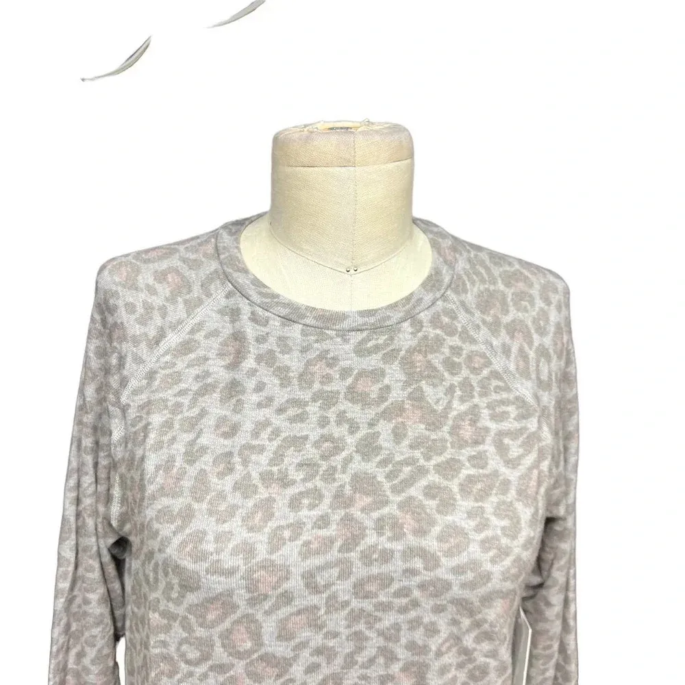 Beyond Yoga Leopard Favorite‎ Hacci Raglan Cropped Pullover Gray Size XS - Image 2