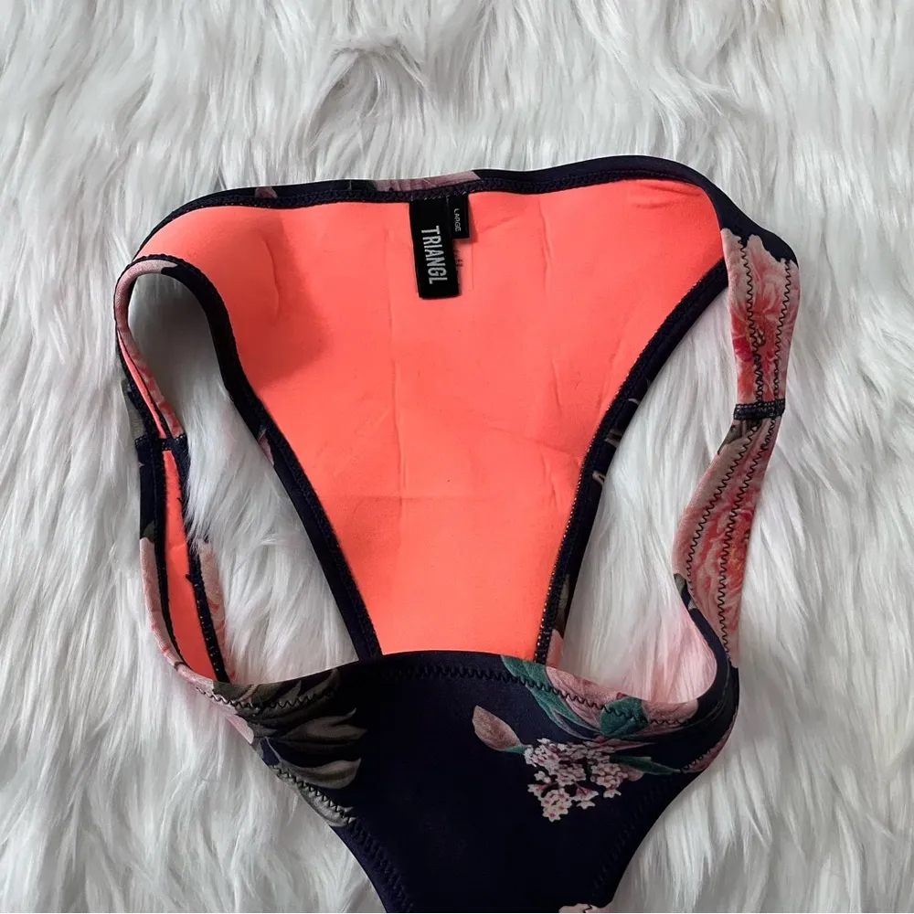 Women’s  Neoprene 2 pc Bikini Delilah - Fiore Nero Print - Top:M Bottom:L - Image 12